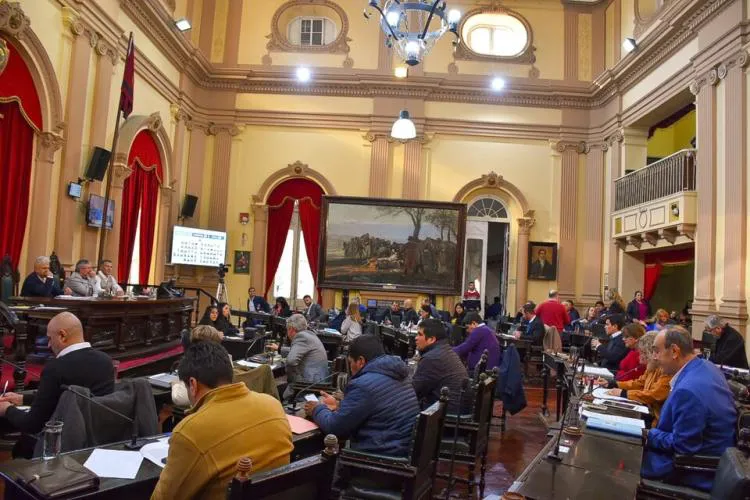 salta-diputados-saltenos-aprobaron-la-adhesion-al-rigi-y-a-las-regalias-mineras-p8iT