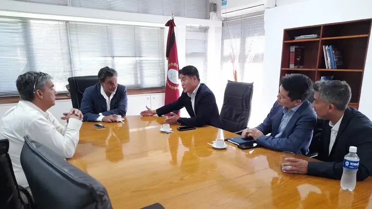 El-ministro-de-Produccion-y-Mineria-de-Salta-se-reunio-con-directivos-POSCO-Argentina