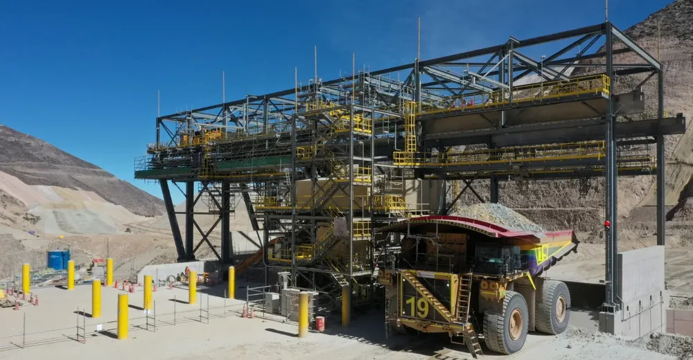 Un camión eléctrico de 384 toneladas marca un antes y un después en la minería